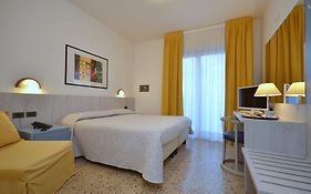 Olimpia Hotel & Aparthotel  3*